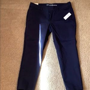 Woman’s cropped khakis size 8